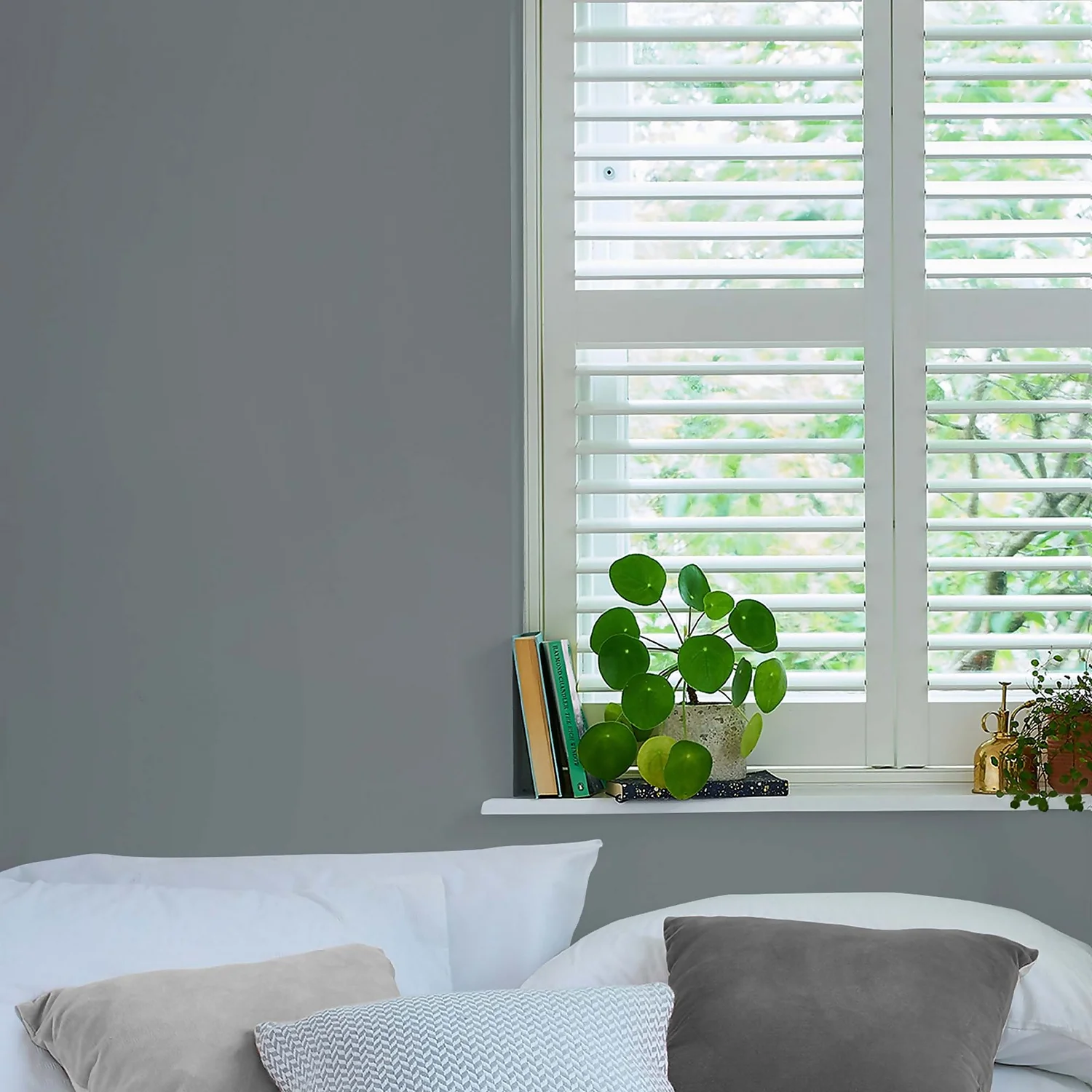 Laura Ashley Matt Emulsion Paint Dark Laura Ashley - 2.5L 4 Laura Ashley Matt Emulsion Paint Dark Laura Ashley - 2.5L - Image 2