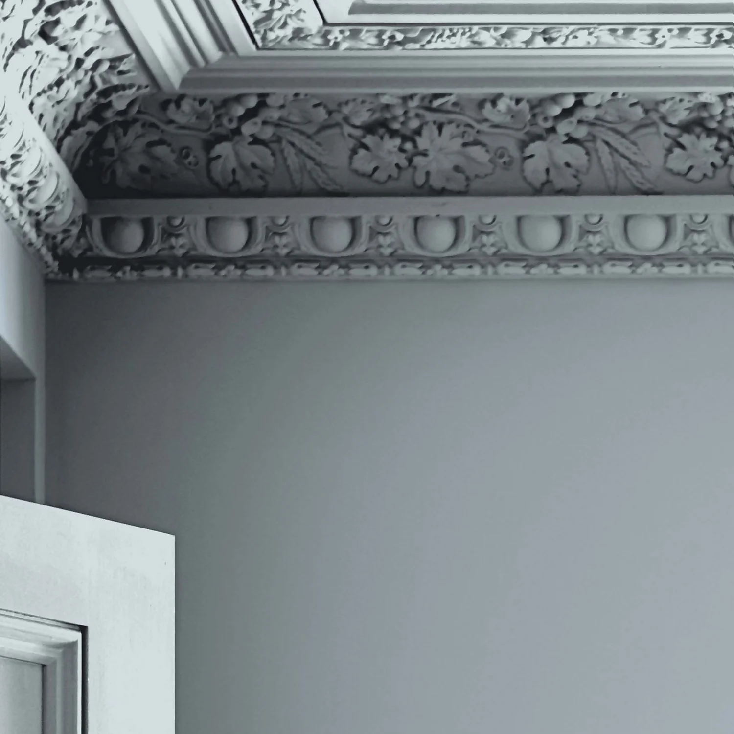 Laura Ashley Matt Emulsion Paint Pale Seaspray - 2.5L 5 Laura Ashley Matt Emulsion Paint Pale Seaspray - 2.5L - Image 3