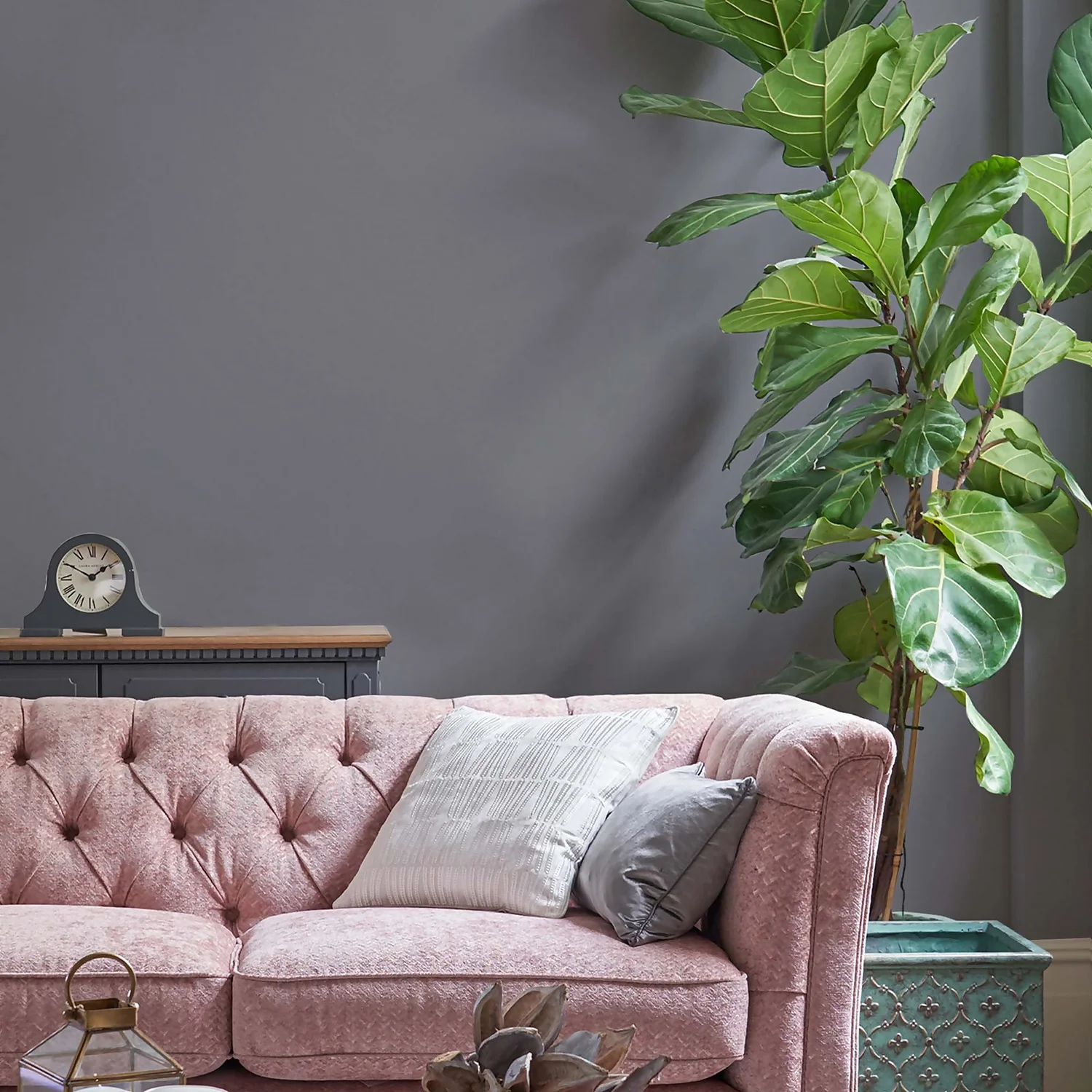 Laura Ashley Matt Emulsion Paint Pale Iris - 2.5L 4 Laura Ashley Matt Emulsion Paint Pale Iris - 2.5L - Image 2