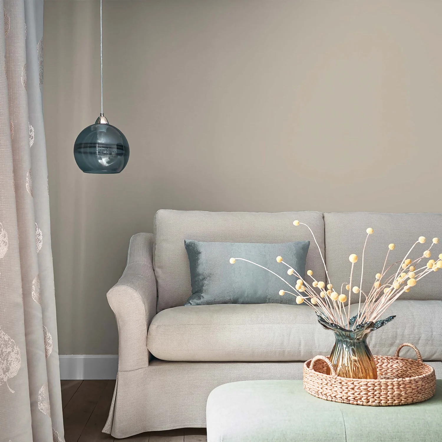 Laura Ashley Matt Emulsion Paint Natural - 5L 4 Laura Ashley Matt Emulsion Paint Natural - 5L - Image 2