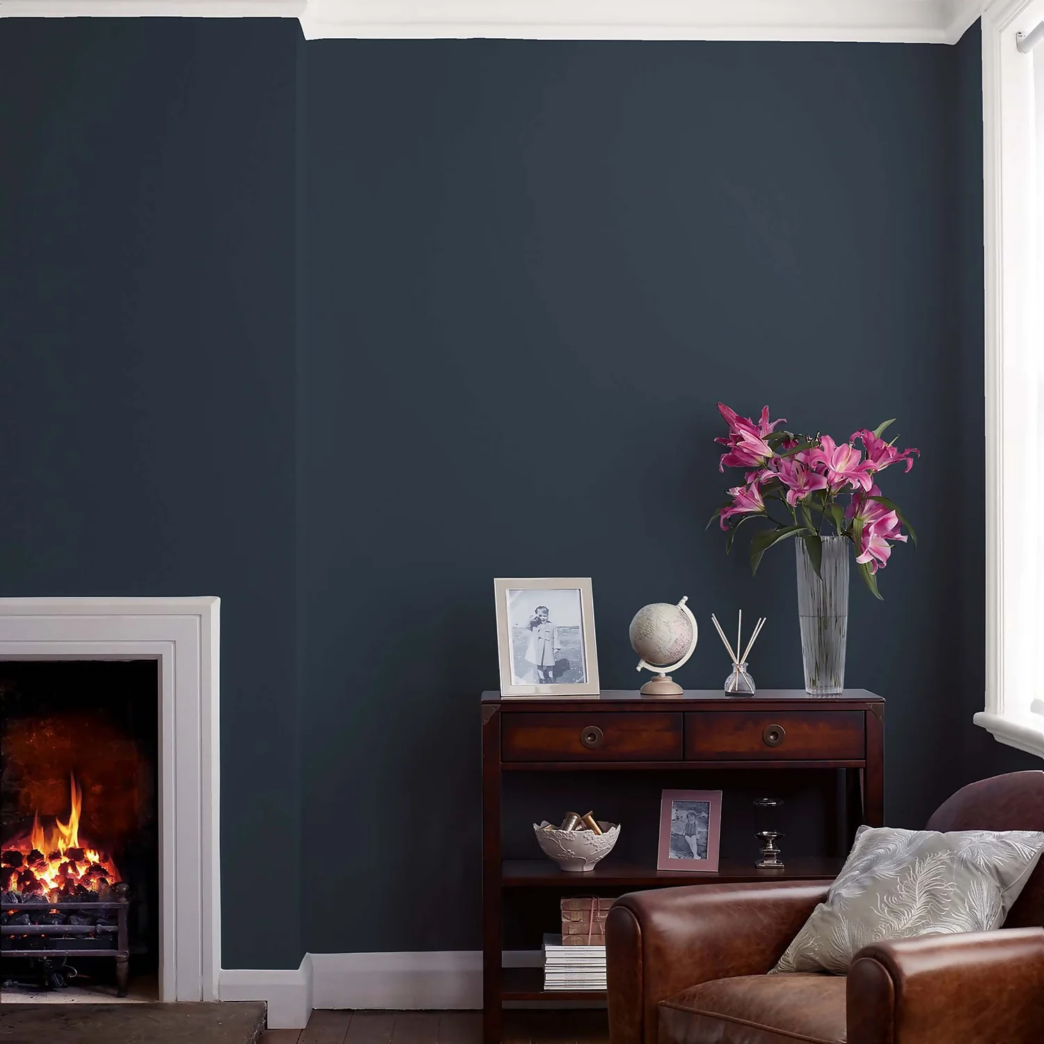Laura Ashley Matt Emulsion Paint Midnight Seaspray - 5L 4 Laura Ashley Matt Emulsion Paint Midnight Seaspray - 5L - Image 2