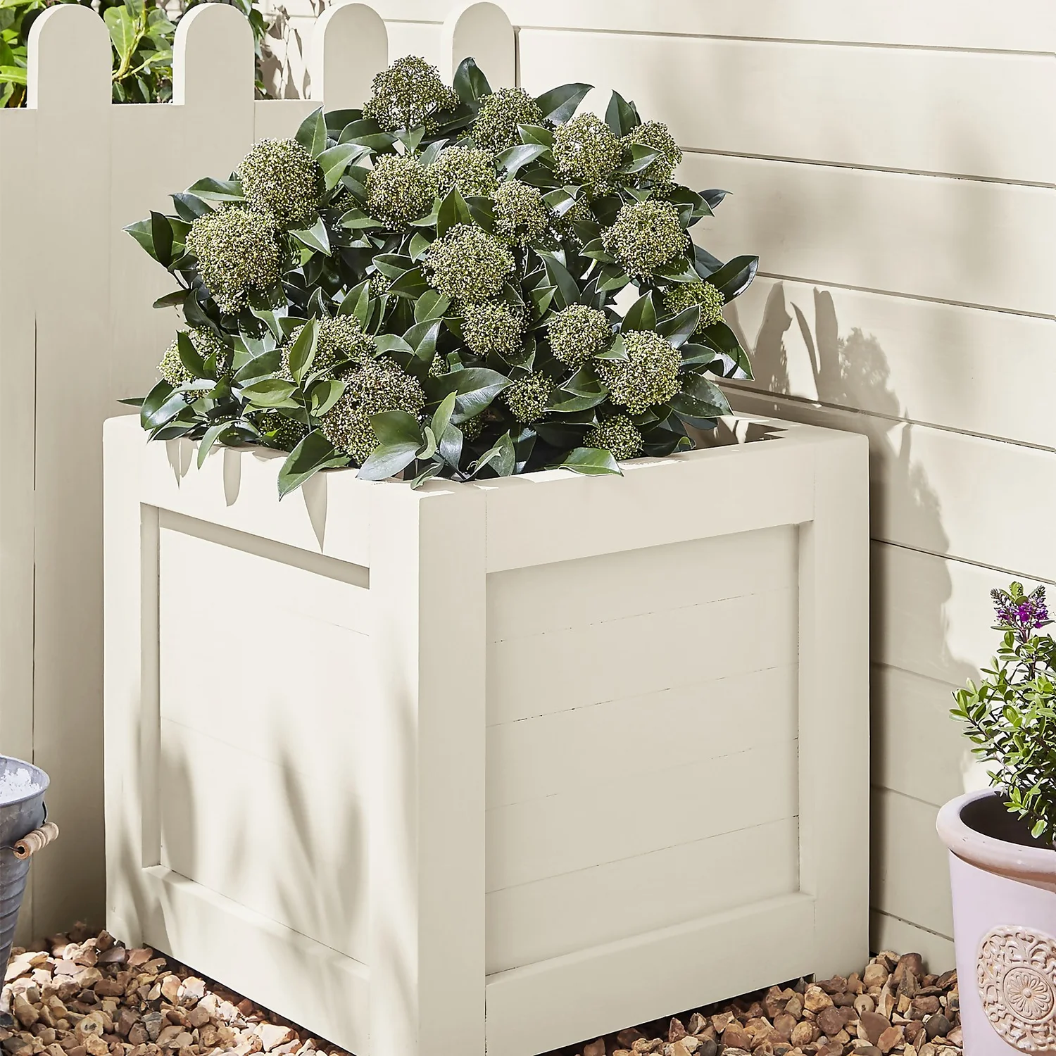 Laura Ashley Eggshell Garden Paint Ivory - 2.5L 4 Laura Ashley Eggshell Garden Paint Ivory - 2.5L - Image 2