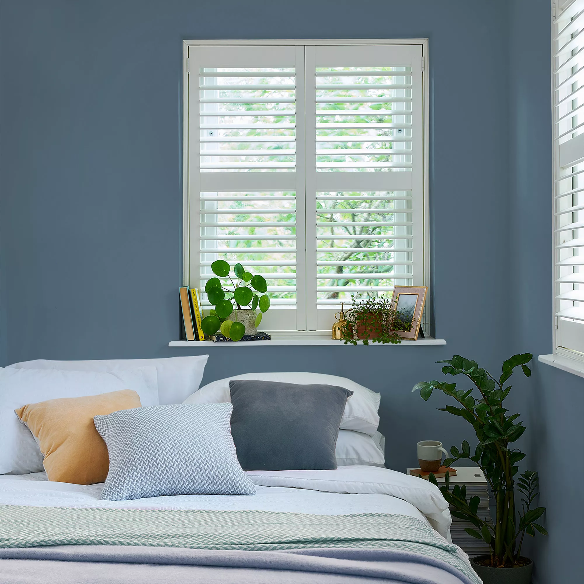 Laura Ashley Dark Seaspray Matt Emulsion Paint, 2.5L 5 Laura Ashley Dark Seaspray Matt Emulsion Paint, 2.5L - Image 3