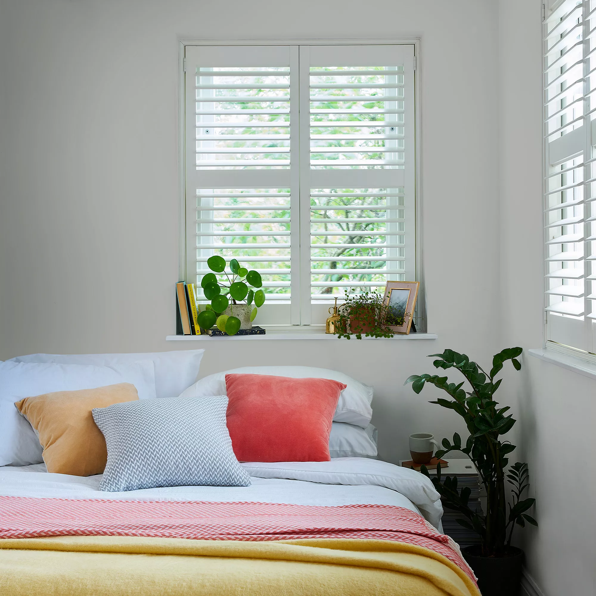 Laura Ashley Pale Silver Matt Emulsion Paint, 2.5L 5 Laura Ashley Pale Silver Matt Emulsion Paint, 2.5L - Image 3